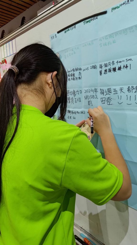 謝謝Gff全國女孩聯盟總是一直都在，用心地陪伴青少女們！一個學期一次的女孩日，是大小女孩都期待的日子～在這些精心、相互支持的環境，我們可以說出內心最想說的話語。成長過程中，女孩的身心靈轉變，很需要有人的陪伴和聊聊，多希望，在我們小時候，也有這種被支持的時刻啊～而女孩日及女孩營，就是讓我們更深入理解自己與自我價值的日子。 | 小草書屋∞青草職能學苑